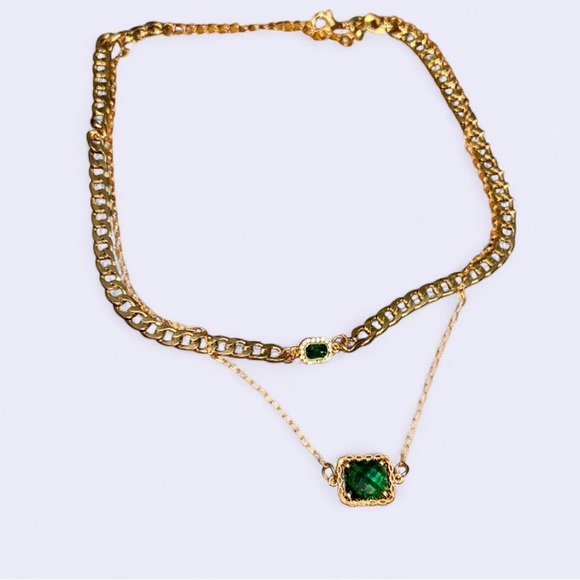 Jewelry - Elegant Gold and Green Necklace